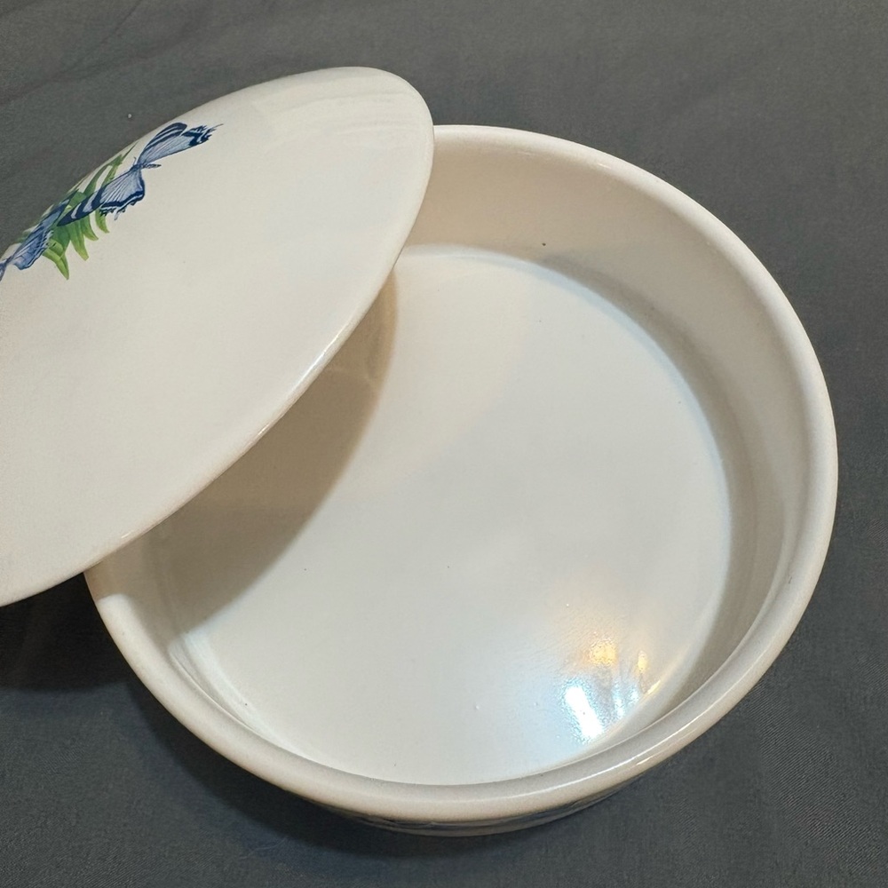 Vintage Large 1990's FTD White Porcelain Butterly Trinket Dish With Lid - Picture 3 of 7